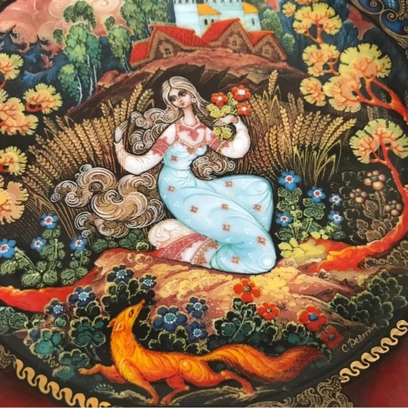 Handcrafted Red and Gold Artisan Plate from Russia - Picture 2 of 11